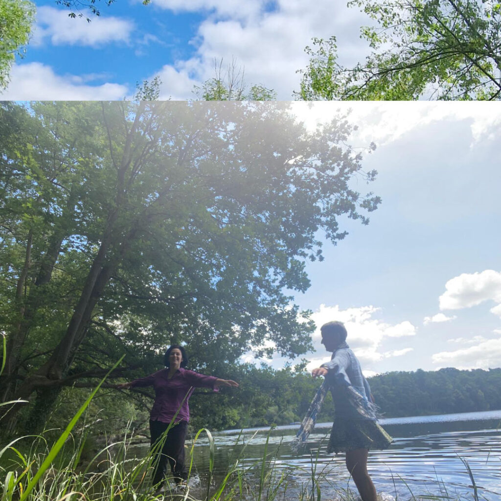 Co-Kreation: Foto von Andrea Schild und Jo Pauli in Natur